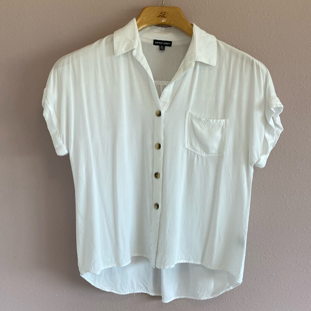 Style Envy short sleeve button up top, white, size XL